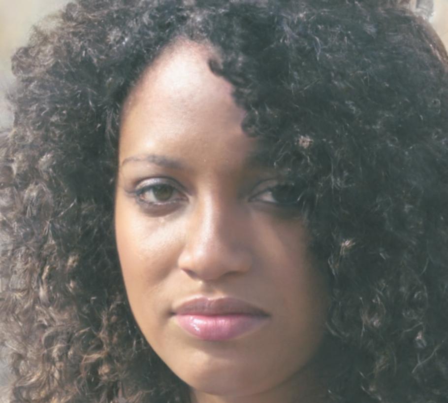 Instructora de análisis de riesgos financieros